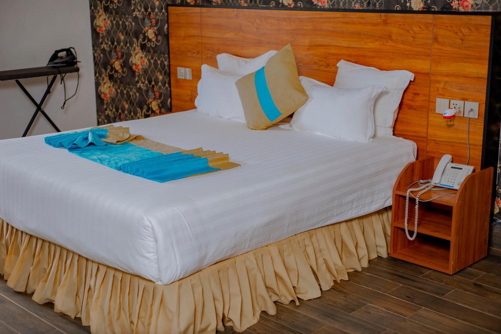Centric Hotel Kigali Esterno foto