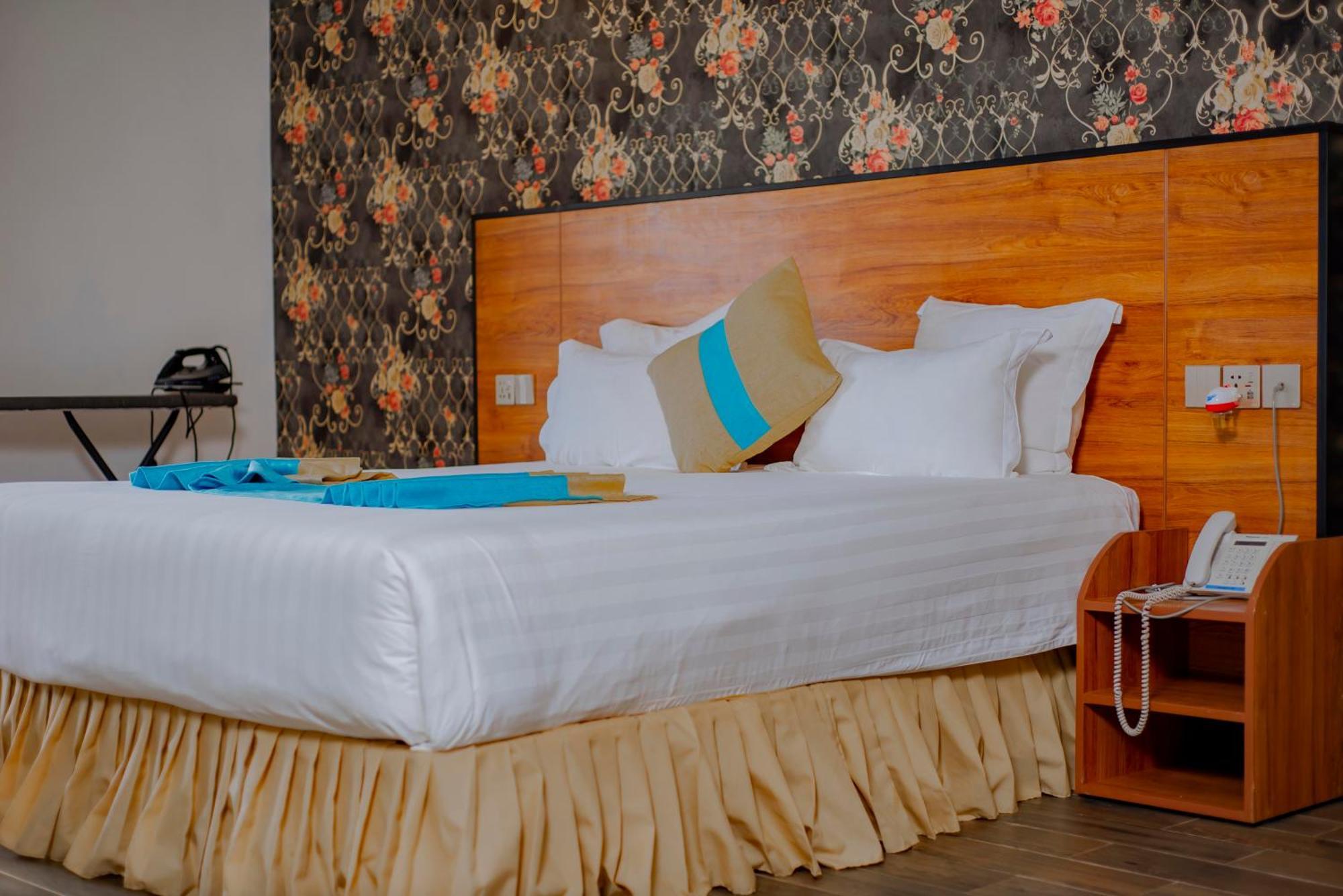 Centric Hotel Kigali Esterno foto